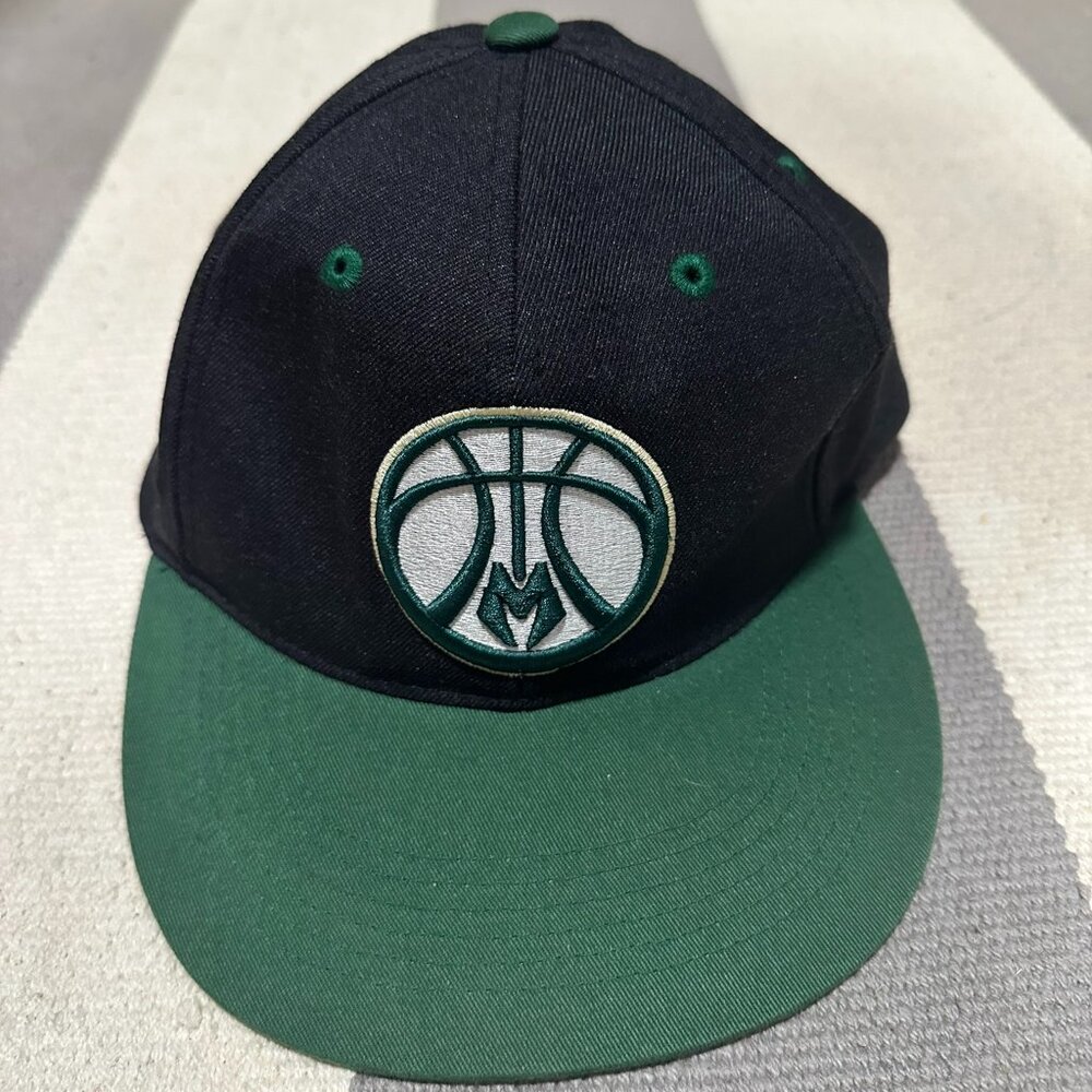 Milwaukee Bucks Snapback Hat Excellent Condition Preowned